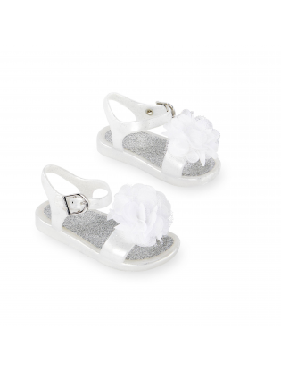 https://truimg.toysrus.com/product/images/koala-kids-white-sandal-with-flower-detail--586A3DFE.zoom.jpg