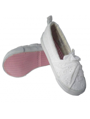 https://truimg.toysrus.com/product/images/koala-kids-hard-sole-white-flower-em-oidery-casual-shoes--494F8DA3.zoom.jpg