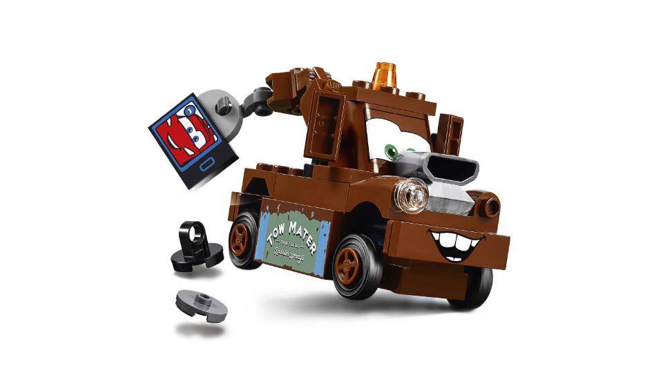 LEGO Juniors Disney Pixar Cars 3 Mater s Junkyard 10733