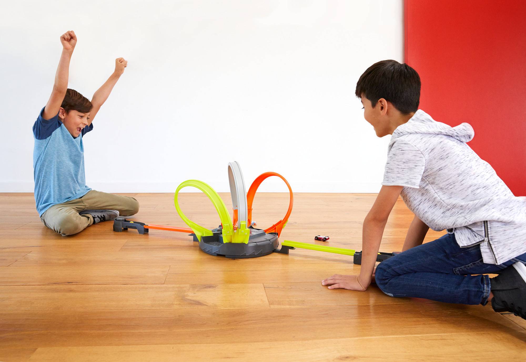 трек улетное вращение. хот вилс fdf26.