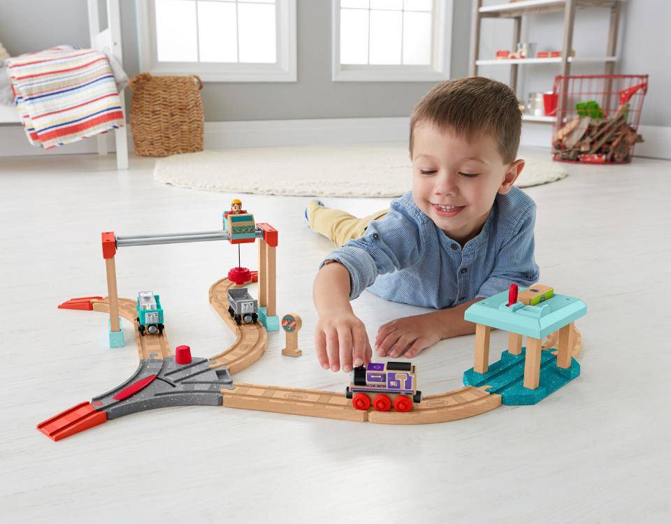 thomas and friends lift and load cargo set