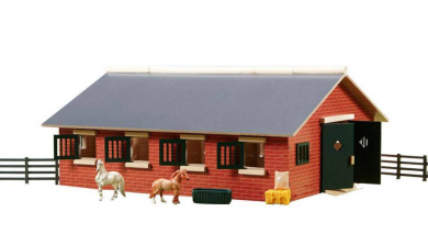 Breyer Stablemates Deluxe Stable Set