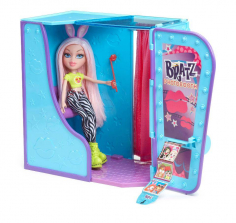 Bratz #SelfieSnaps Photobooth with Cloe Doll