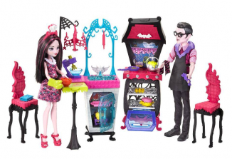 Monster High Monster Family 2 Pack Dolls and Vampire Kitchen Playset
