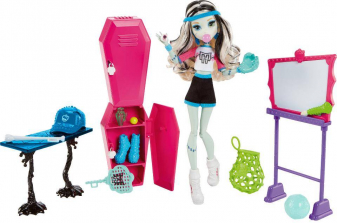 Monster High Skulltimate Locker Room Frankie Stein Doll Giftset