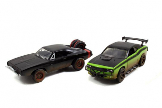 Jada Toys Fast and Furious 1:32 Scale Diecast Twin Pack - 1970 Dodge Charger R/T & 2008 Dodge Challenger SRT8