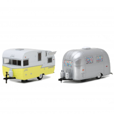 1:24 Scale Hitch and Tow Vehicles (Styles May Vary)