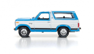 Racing Champions Mint Diecast Vehicle - Blue and White 1980 Ford Bronco Medium