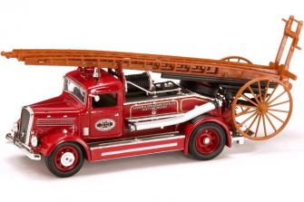 Yat-Ming 1:43 Scale Diecast Fire Engine - Red 1938 Dennis Light Four