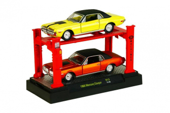 M2 Machines Auto Lift 2-Pack 1:64 Scale Diecast Car - 1968 Mercury Cougar Yellow and Metallic Orange